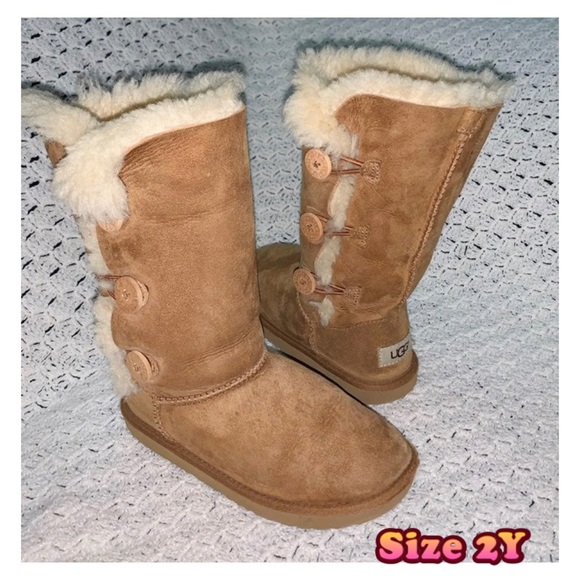 UGG Other - UGG Bailey Button